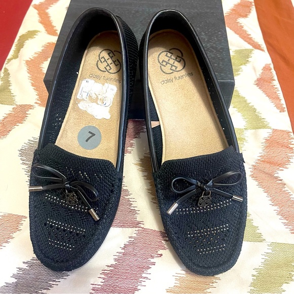 Daisy Fuentes Faux Leather Flats in excellent condition, used once - Picture 2 of 5